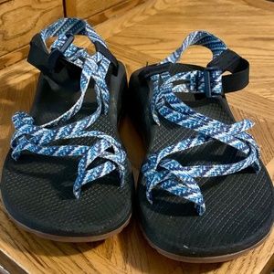 Chacos, size 10, blue with toe strap